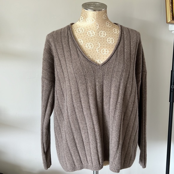 Madewell (Re)sourced Cashmere Stitched-Rib V-Neck Sweater - Picture 2 of 8